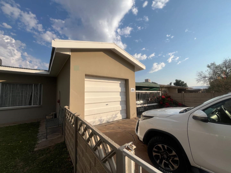 5 Bedroom Property for Sale in Keidebees Northern Cape